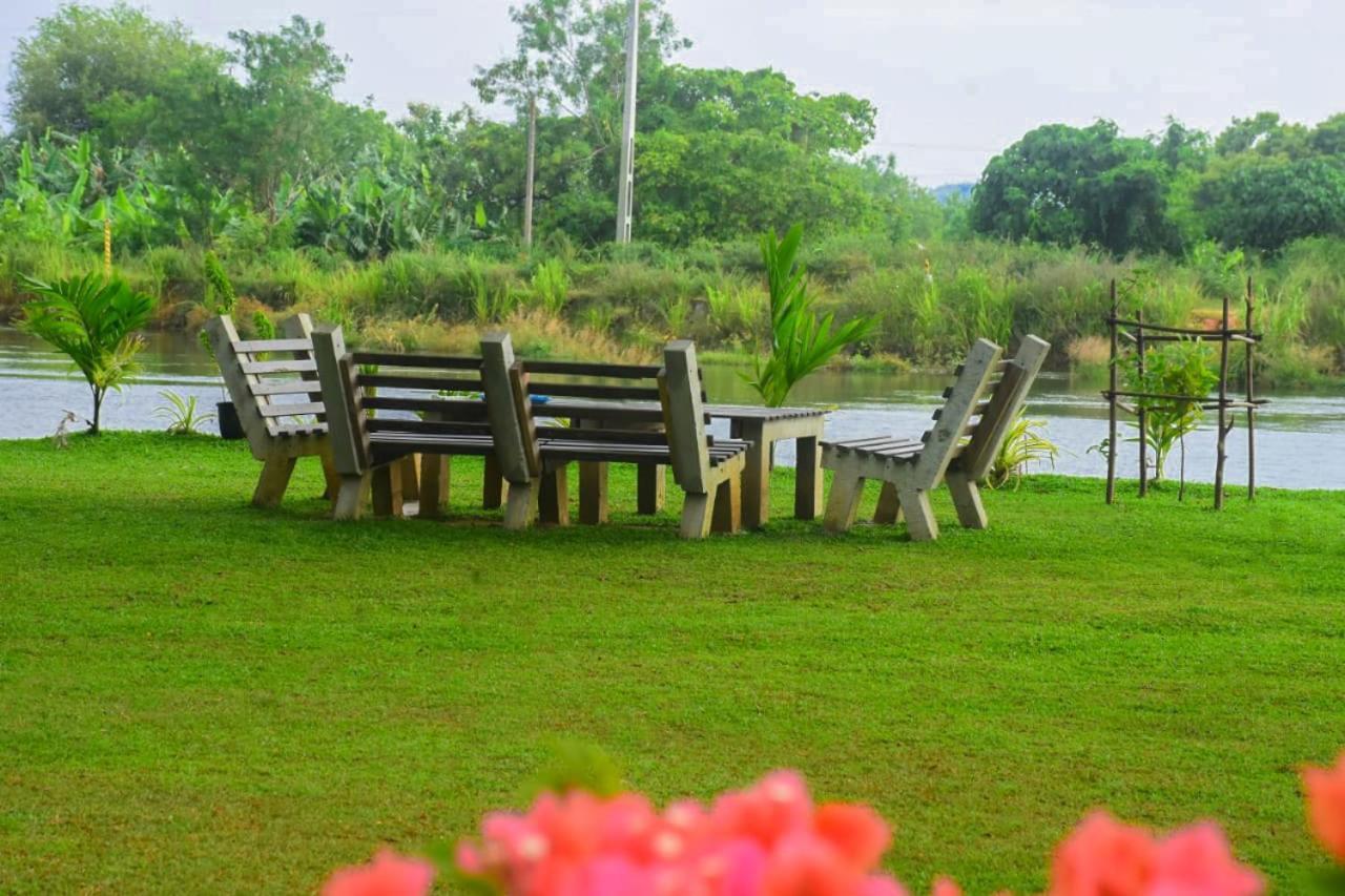 Canal Side Safari Resort 达瓦拉维 外观 照片