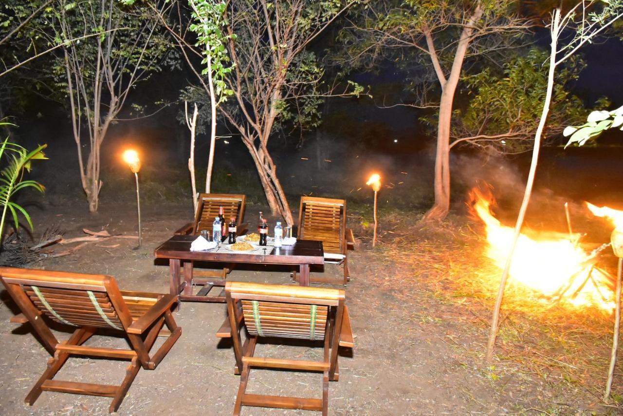 Canal Side Safari Resort 达瓦拉维 外观 照片