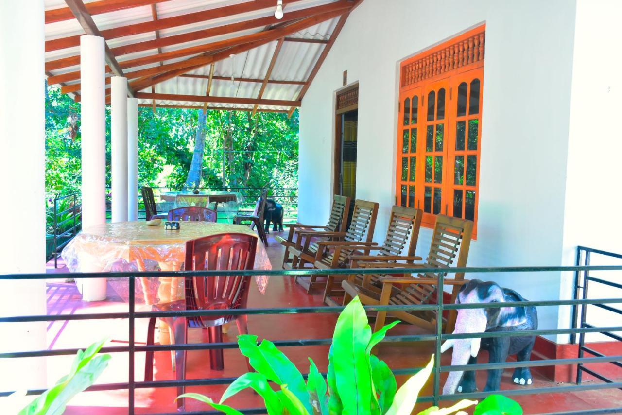Canal Side Safari Resort 达瓦拉维 外观 照片